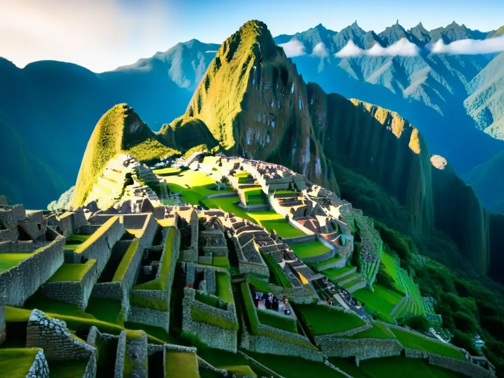 Esplendor al amanecer: Ruinas de Machu Picchu bañadas por el sol Espléndido amanecer sobre las ruinas de Machu Picchu, donde el Camino Inca invita a una travesía mágica