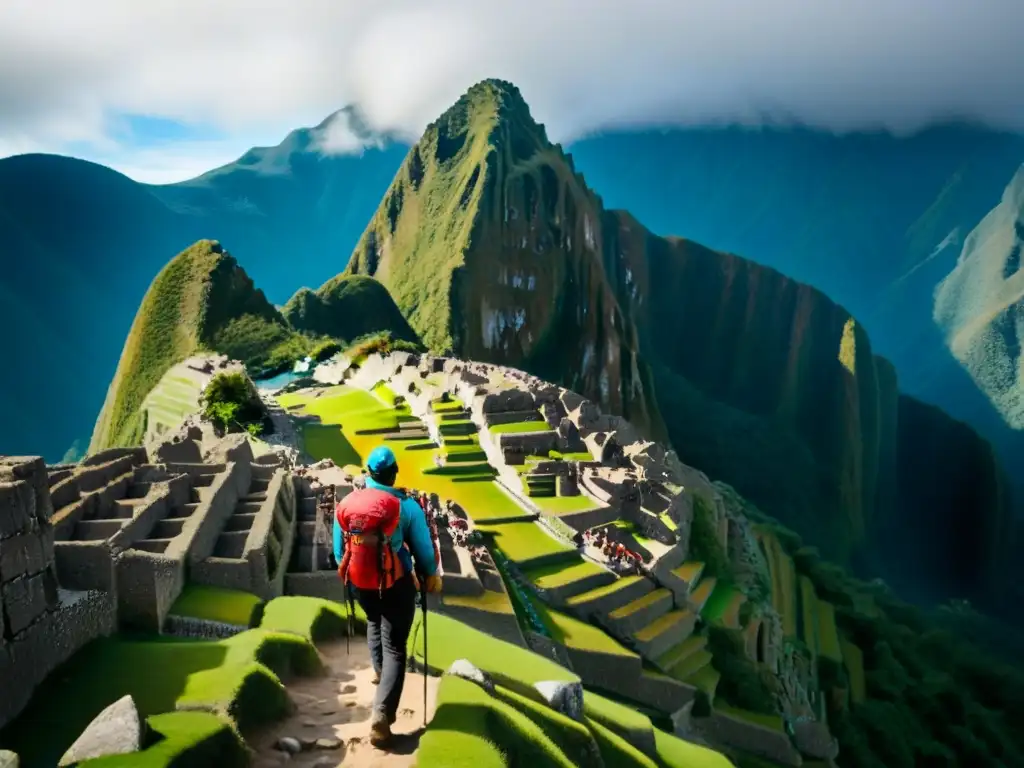 Aventura multicultural en el Camino Inca a Machu Picchu Un grupo diverso de excursionistas camina por el Camino Inca a Machu Picchu, con imponentes montañas andinas de fondo envueltas en niebla